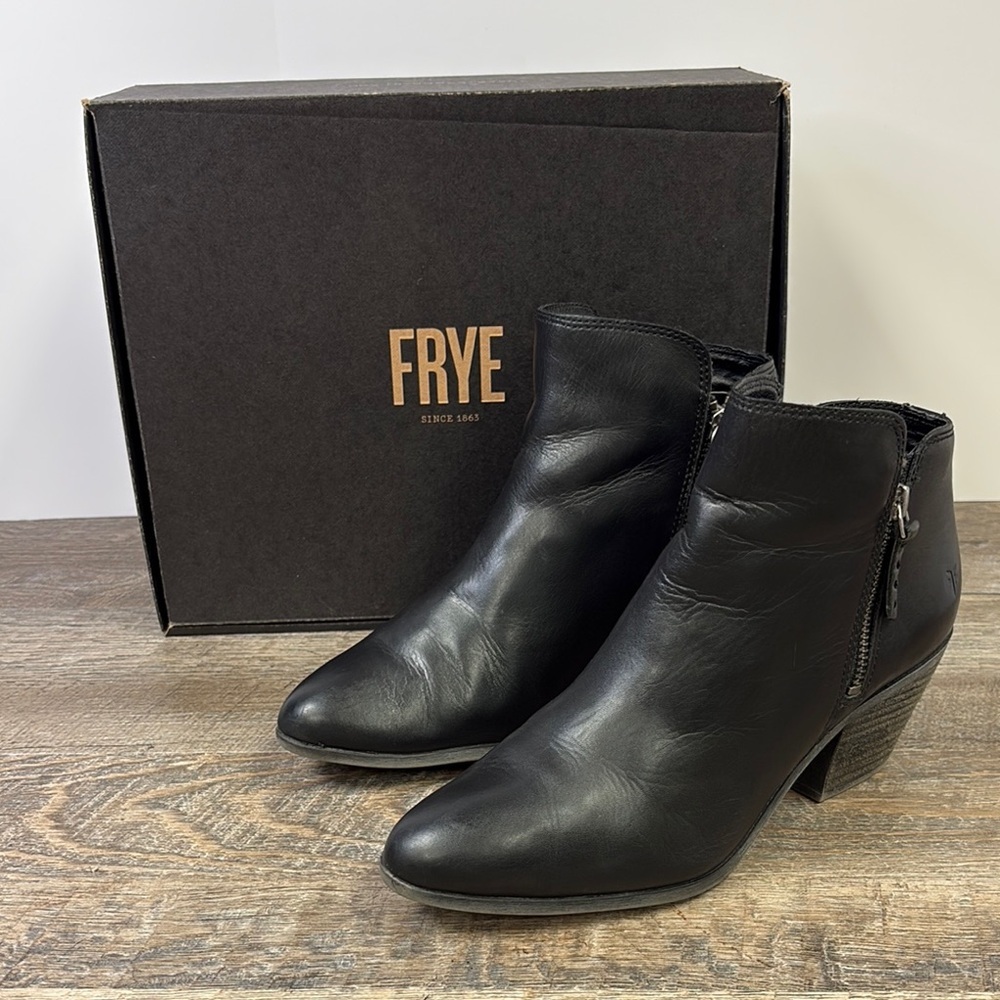 Frye Women’s JUDITH Black Leather Zip Bootie Size 7.5